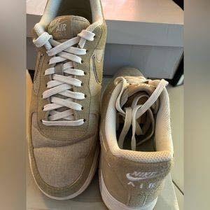 NIKE AIR- Air Force 1 ‘07, khaki/khaki-white canvas/ suede, US M10.0